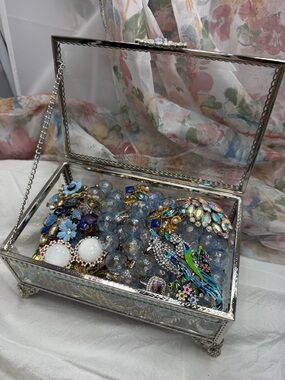 Vintage Jewelry Glass box with Jewels
